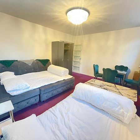 Room With Shared Kitchen Лондон Екстериор снимка