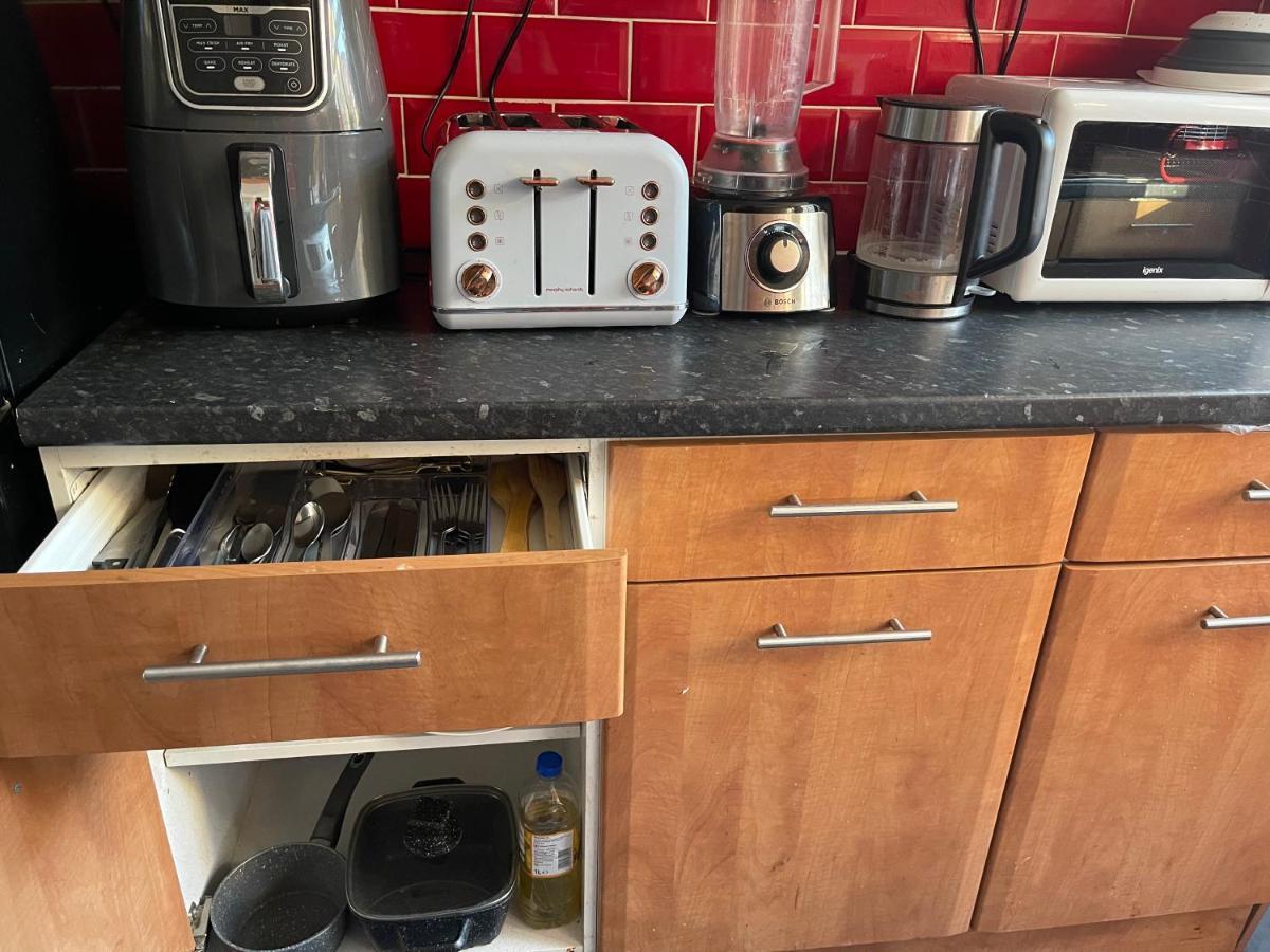 Room With Shared Kitchen Лондон Екстериор снимка
