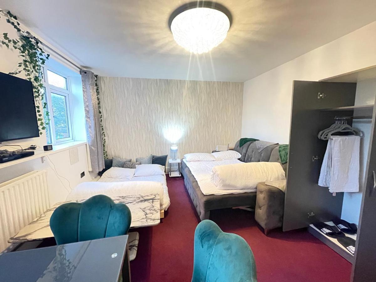 Room With Shared Kitchen Лондон Екстериор снимка