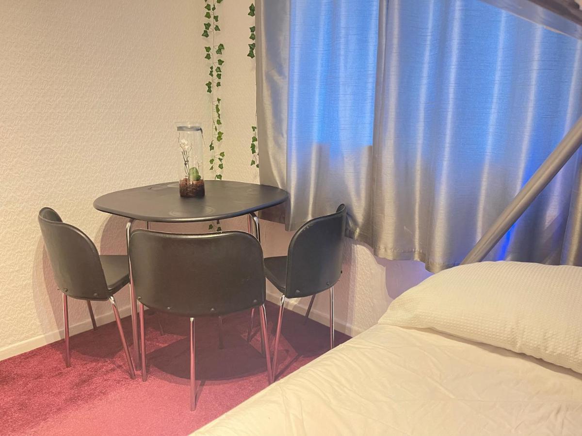 Room With Shared Kitchen Лондон Екстериор снимка