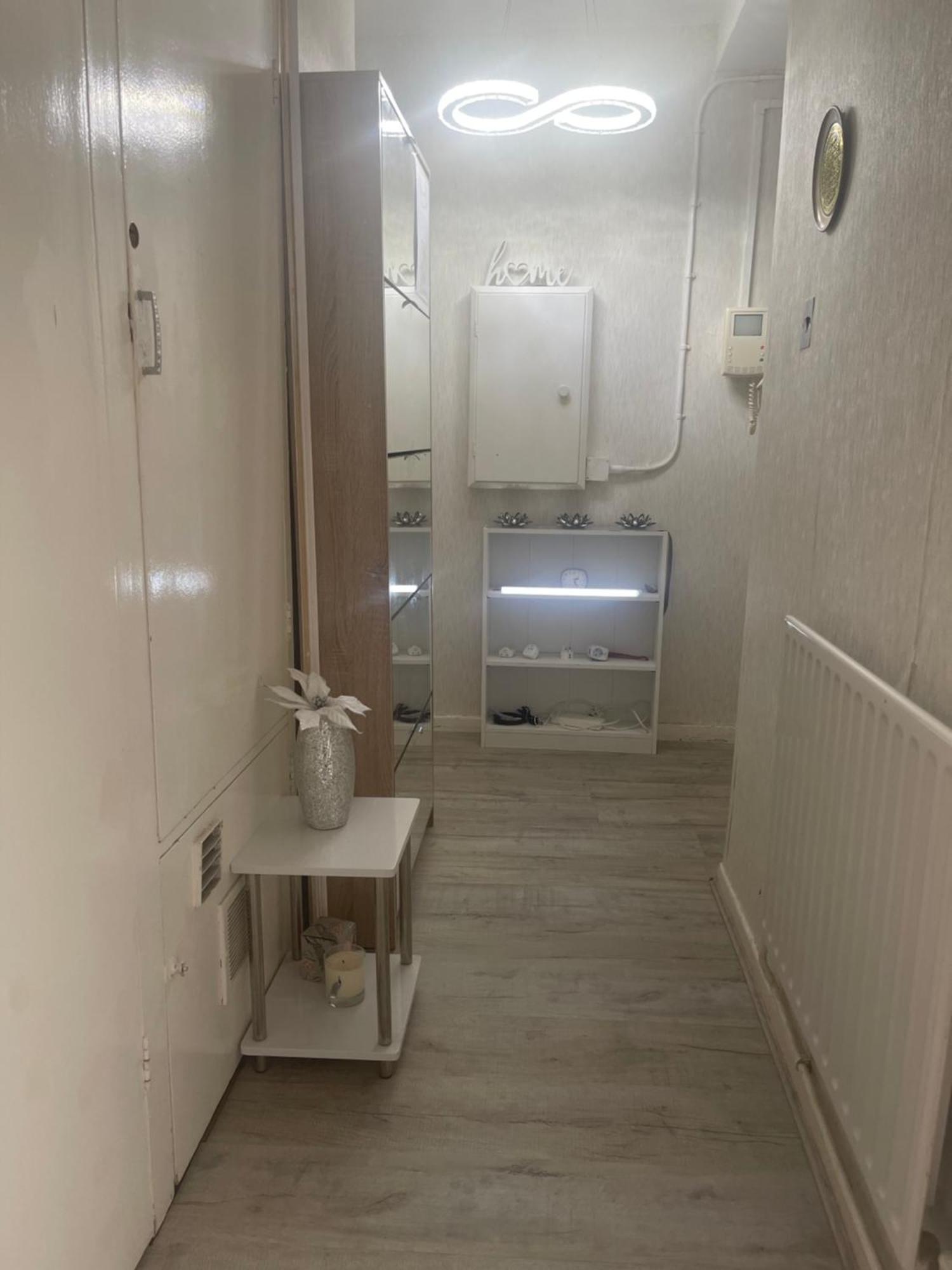 Room With Shared Kitchen Лондон Екстериор снимка